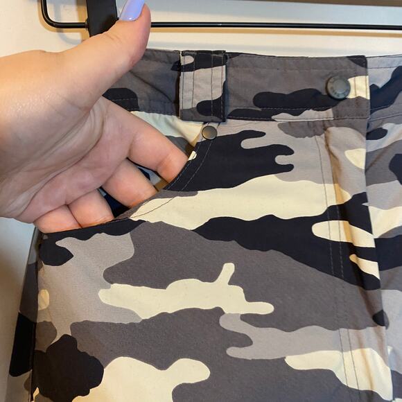 L.L. Bean Grey Camouflage Snow Pants Winter Pants Ski Winter Sports Sz 16 Kids - Picture 2 of 13